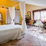 El Pino: With Private Pool Villa Sayalonga