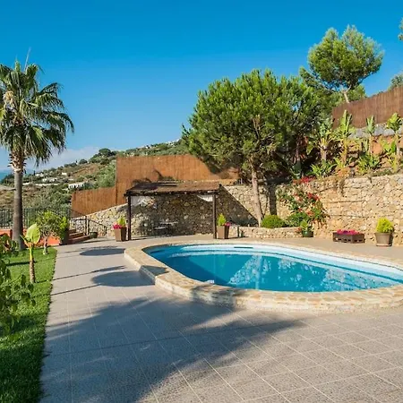 El Pino: With Private Pool Villa Sayalonga