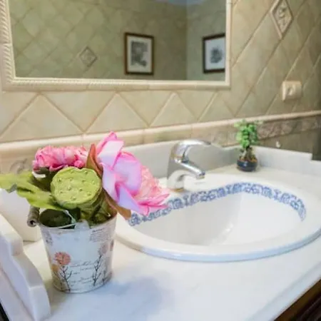 Villa El Pino: With Private Pool Sayalonga