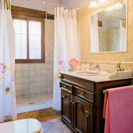 Villa El Pino: With Private Pool Sayalonga
