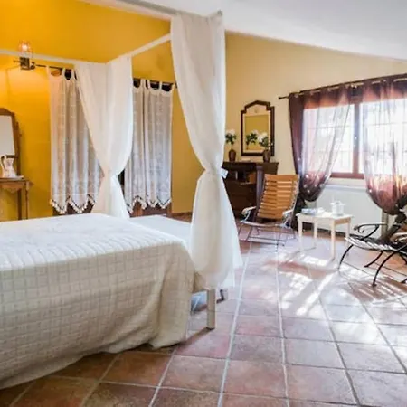 El Pino: With Private Pool Villa Sayalonga