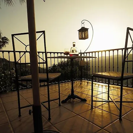 Villa El Pino: With Private Pool Sayalonga