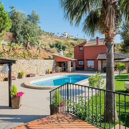 Villa El Pino: With Private Pool Sayalonga